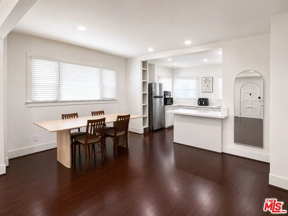 Interior 4