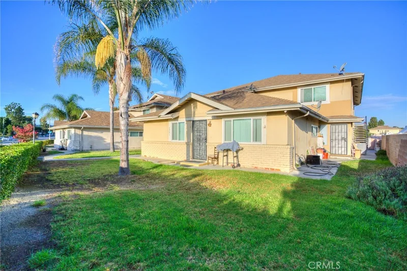 1751 Fullerton photo 2