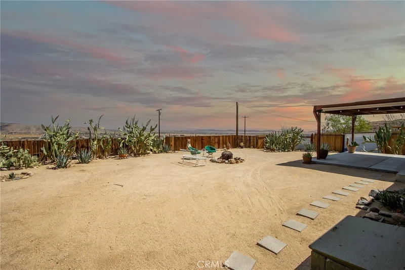 Photo 2 of 61774 Alta Vista