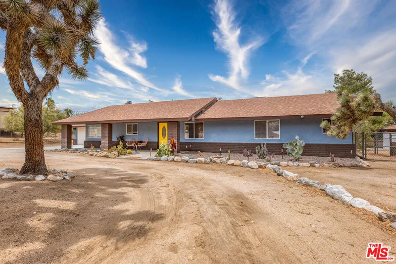 Photo 2 of 56760 Ivanhoe Drive