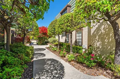 885 S Orange Grove 2 photo 2