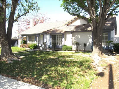 1099 W Ontario