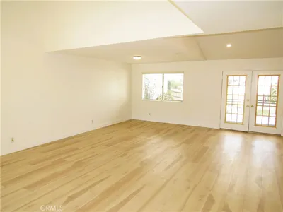 1099 W Ontario photo 2