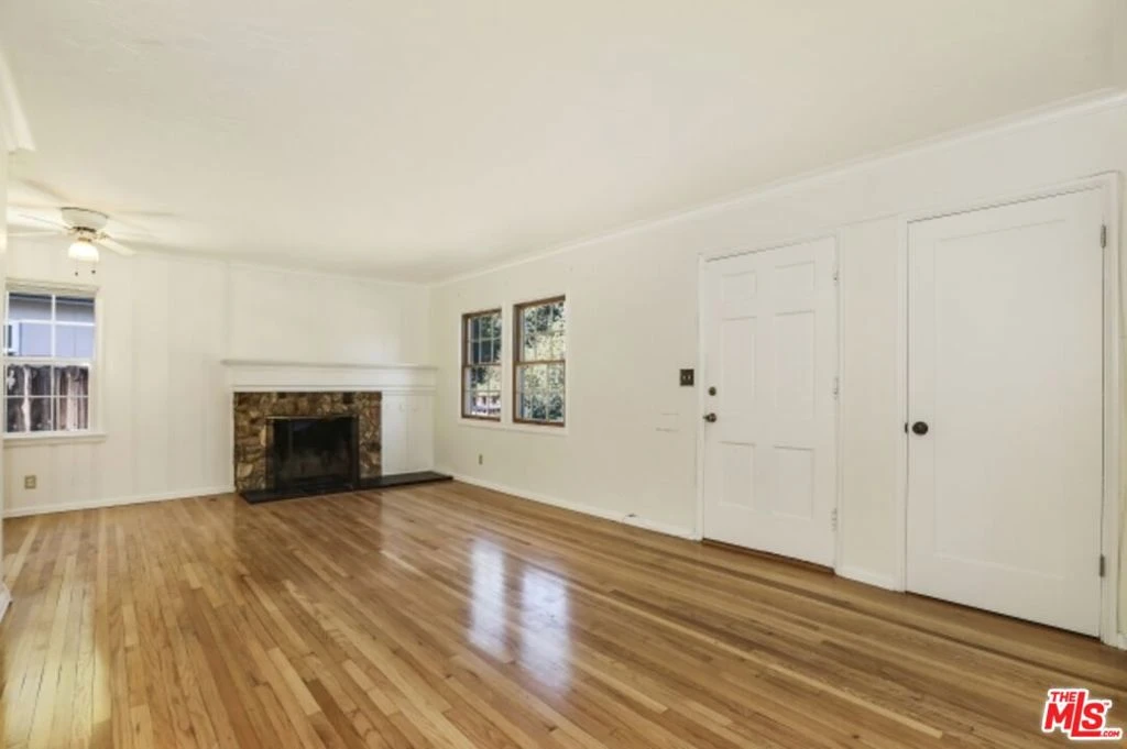 Interior 4