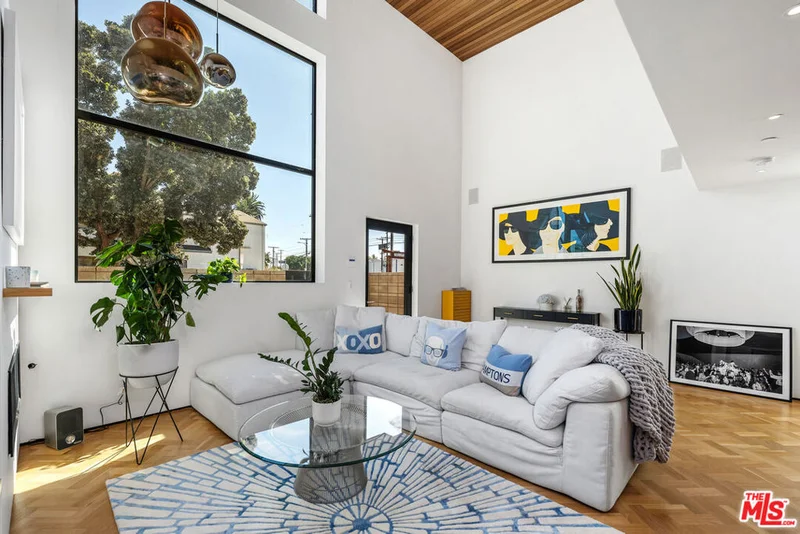 Photo 2 of 303 Windward Avenue