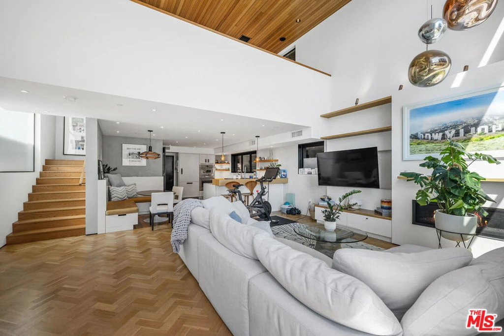 Interior 3