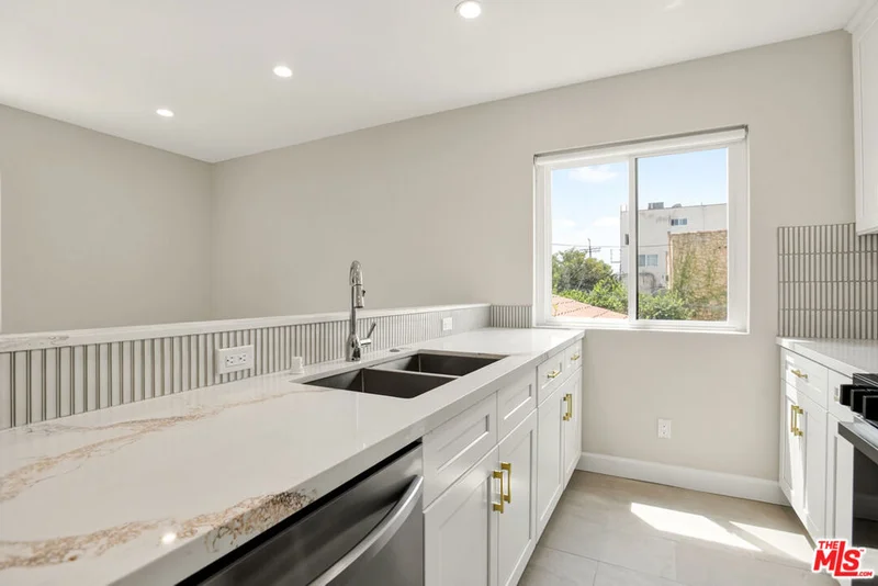 Photo 2 of 1470 Rexford Drive 103