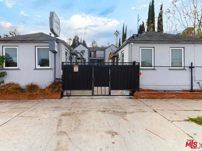 Photo 2 of 11472 Ventura B