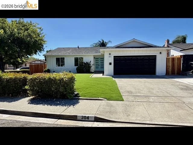 Photo 2 of 304 Huntington Dr