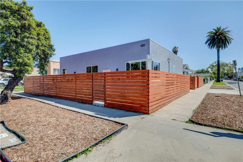 Photo 2 of 3626 S Cimarron Street