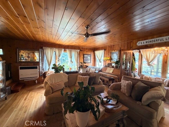 Interior 4