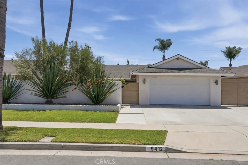 Photo 2 of 9412 Nautilus Drive