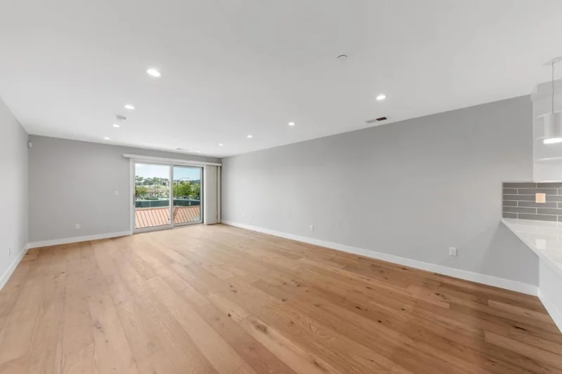 Photo 2 of 30 Hermosa Avenue 302