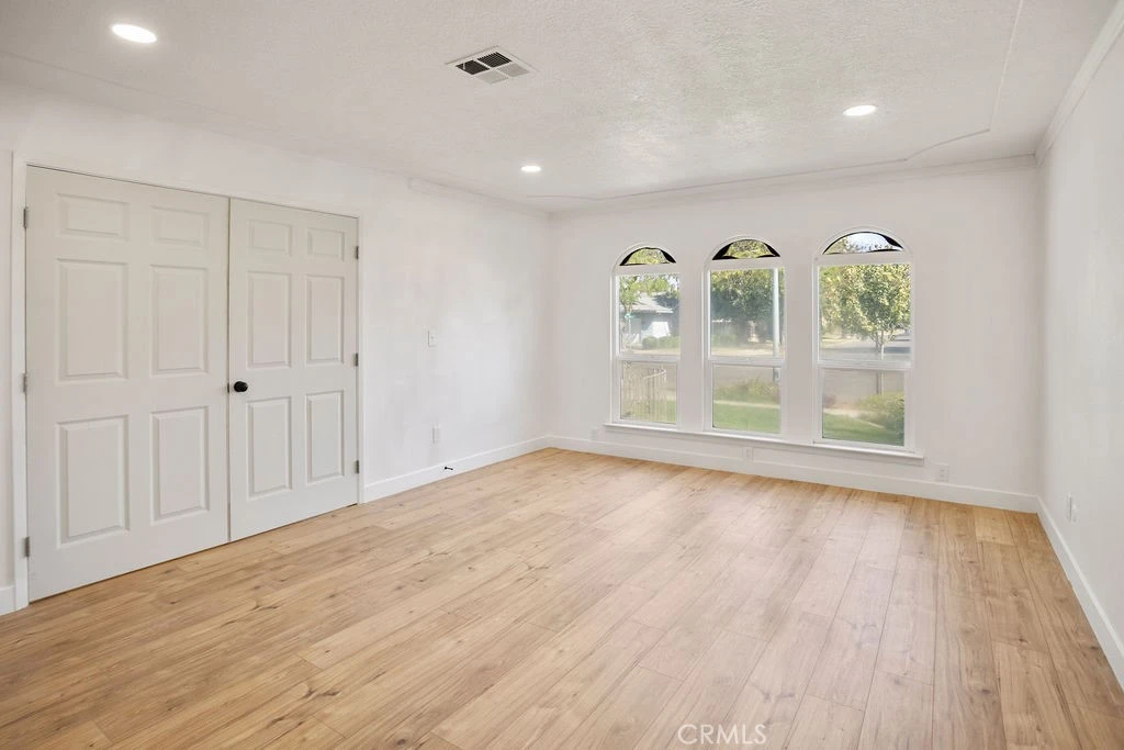 Interior 4
