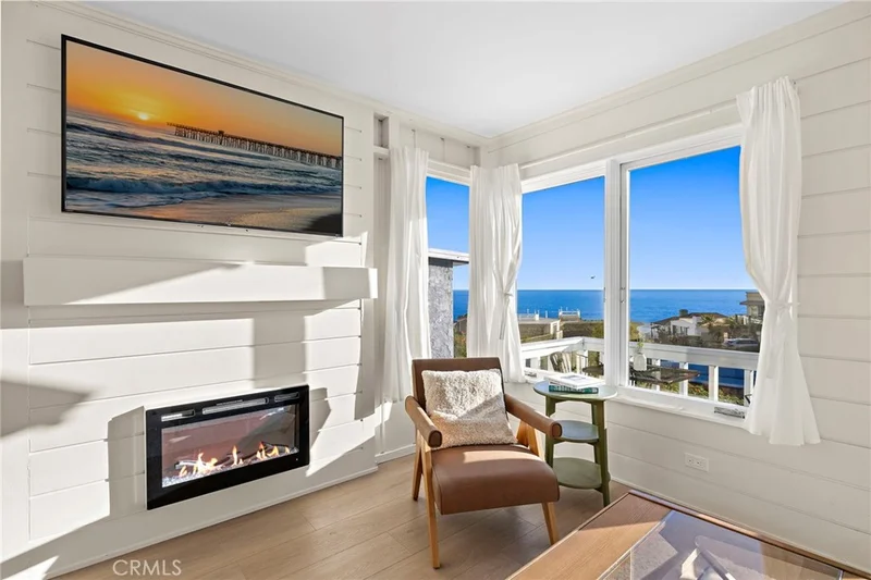 Photo 2 of 2746 S Coast