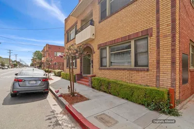 2528 E 10th Street