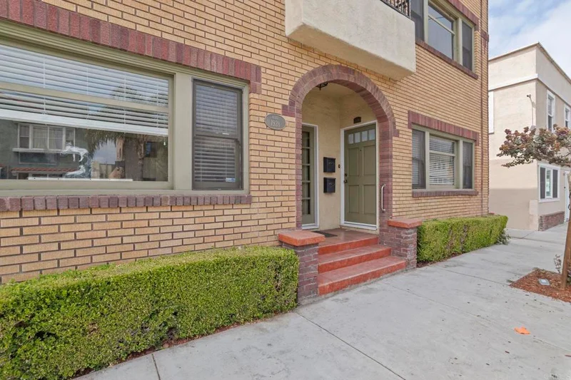 Photo 2 of 2528 E 10th Street