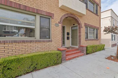 2528 E 10th Street photo 2