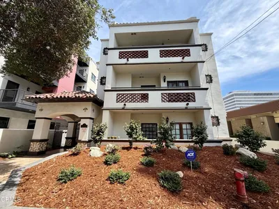 156 S Oak Knoll Avenue 201