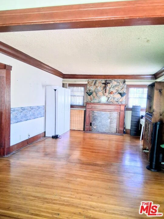 Interior 4