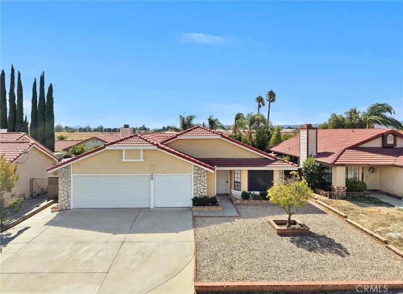 Photo 2 of 1489 S Palm Avenue