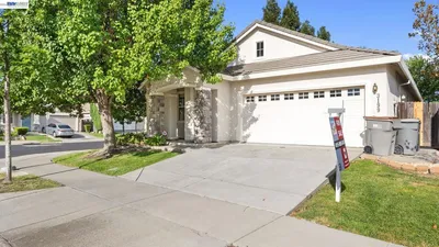 3199 Maui St photo 2