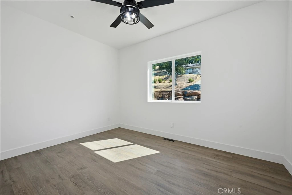 Interior 4