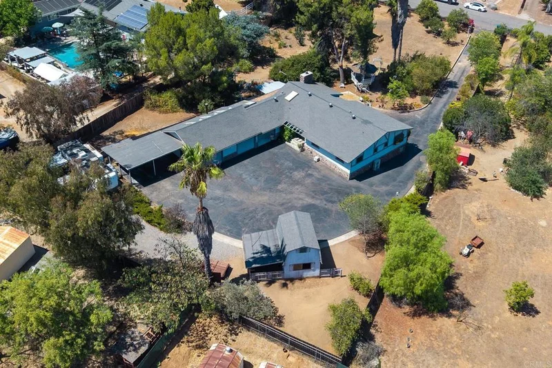 Photo 2 of 2425 Denova Dr