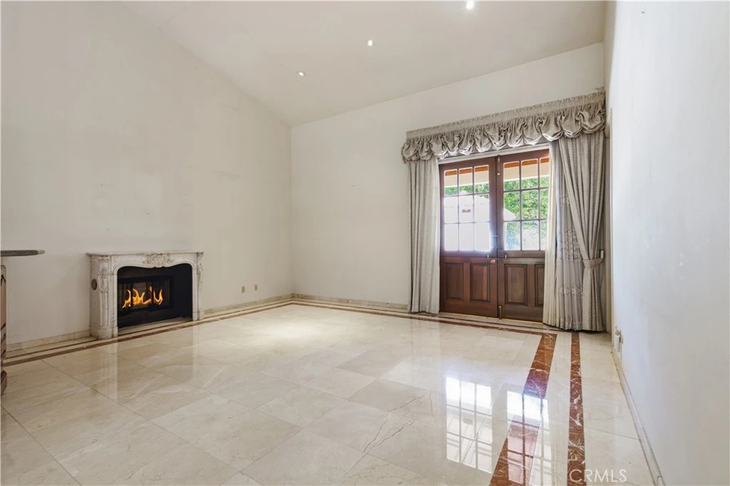 Interior 3