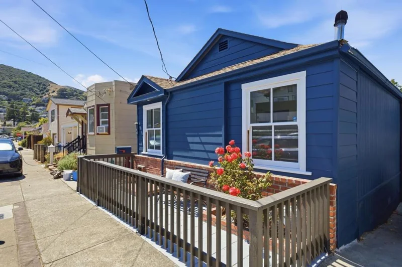 Photo 2 of 148 Monterey Street