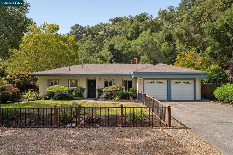 Photo 2 of 2749 W Newell Avenue