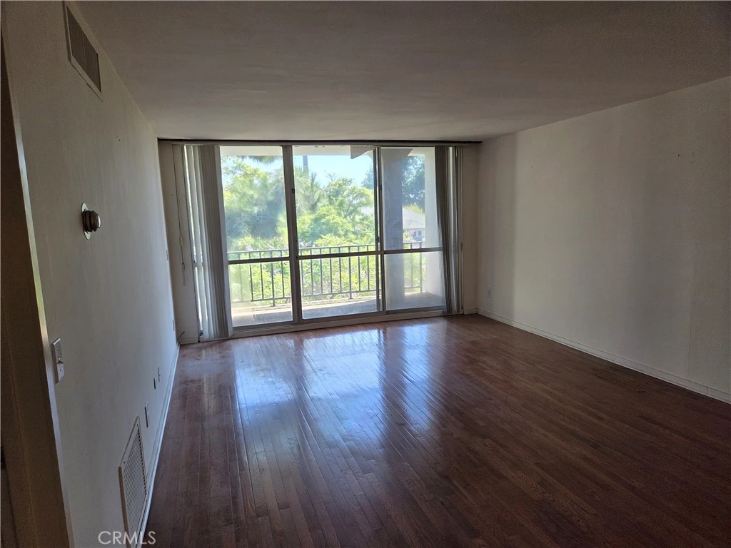 Interior 3