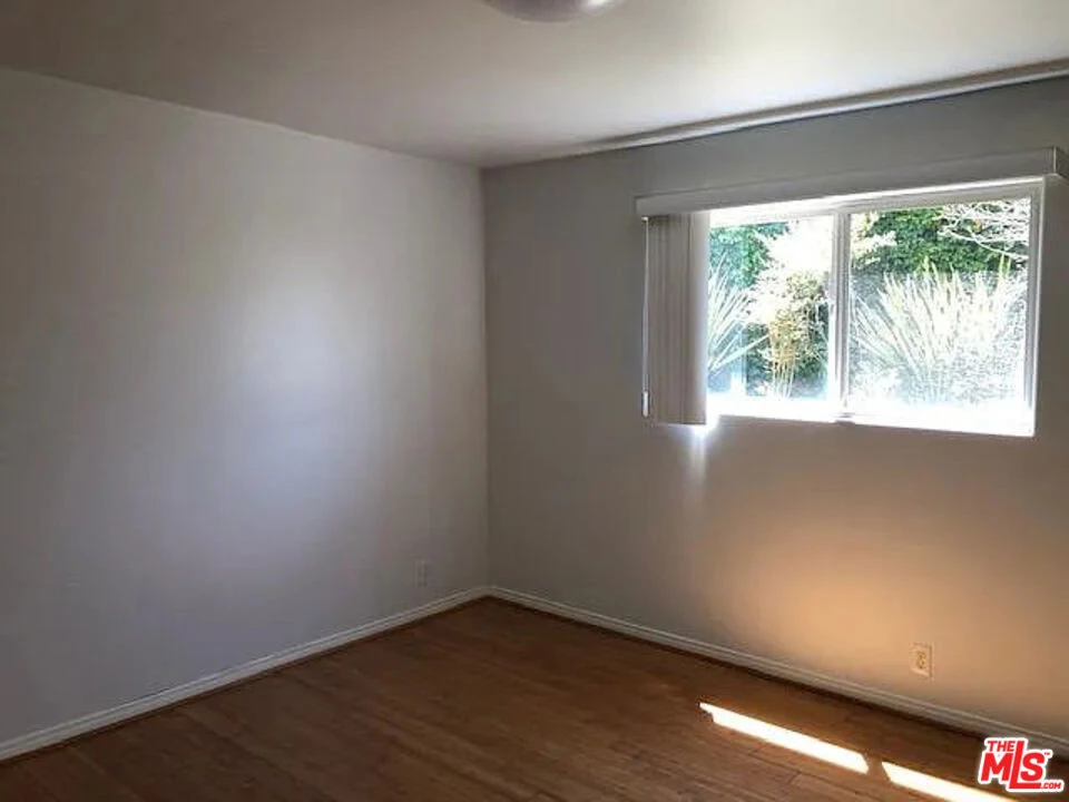 Interior 4