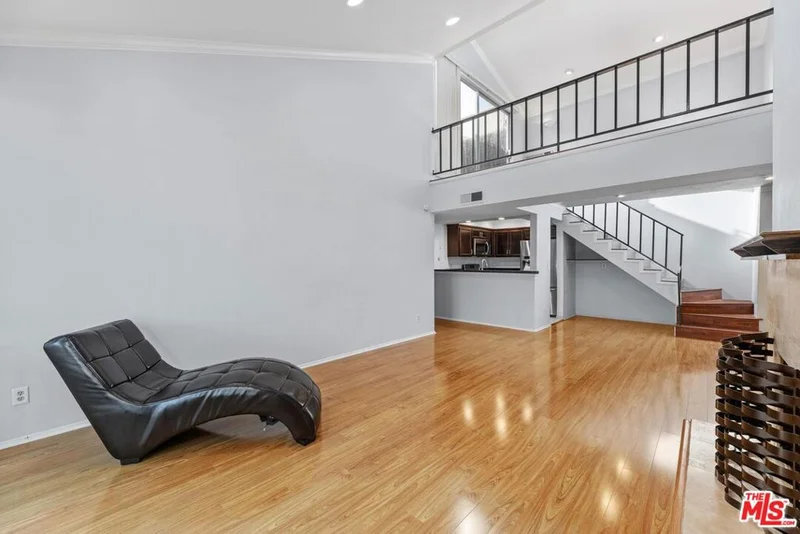 Photo 2 of 5325 Newcastle Avenue 338
