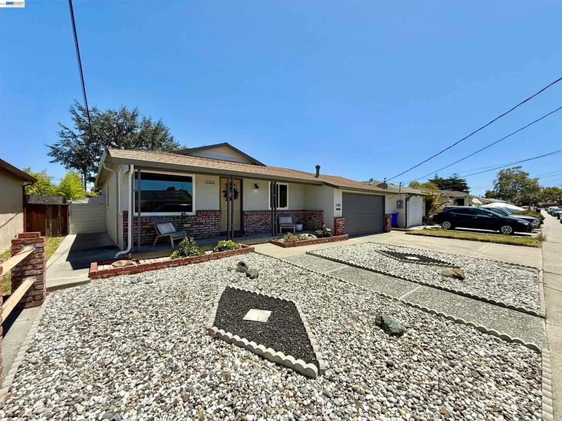 Photo 2 of 15350 Dewey St