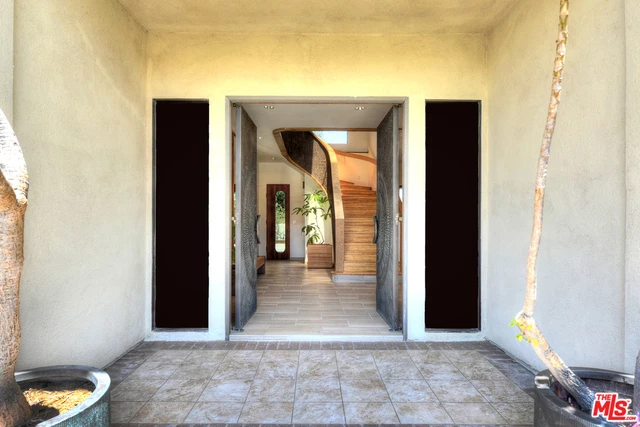 Interior 2