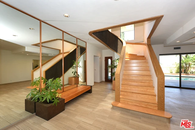 Interior 3