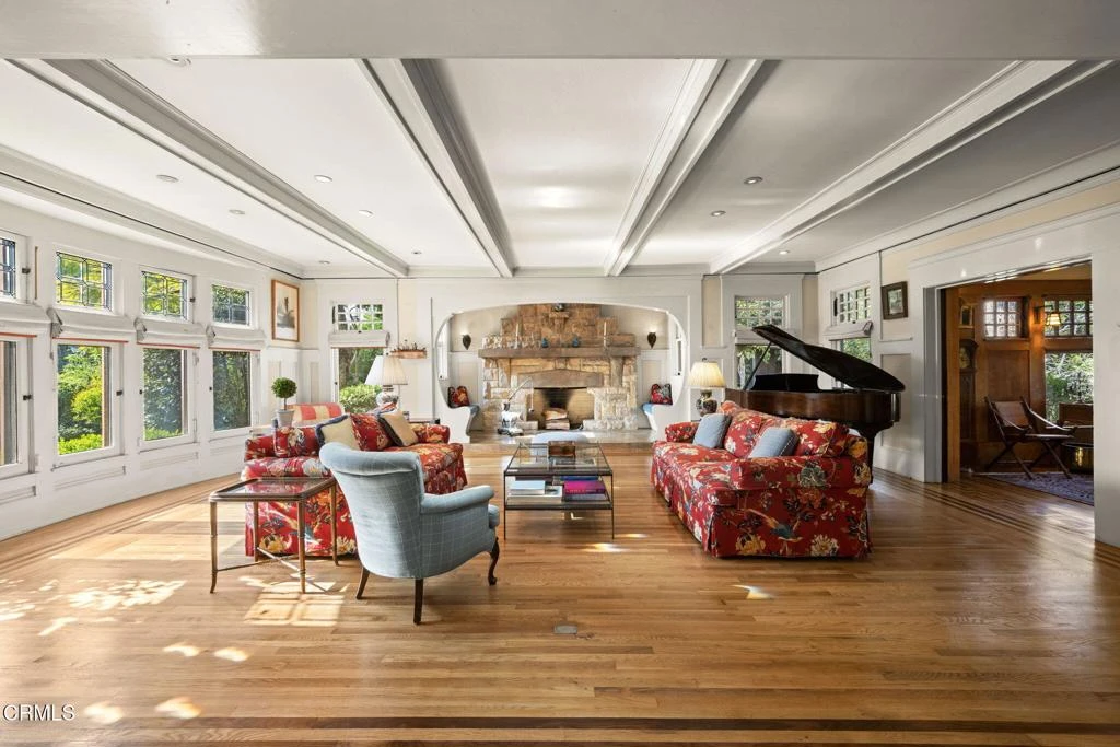 Interior 4