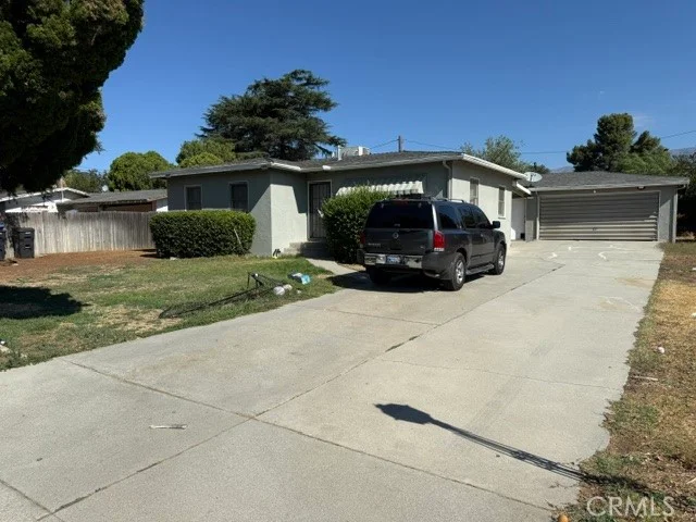 Photo 2 of 1425 W Hays