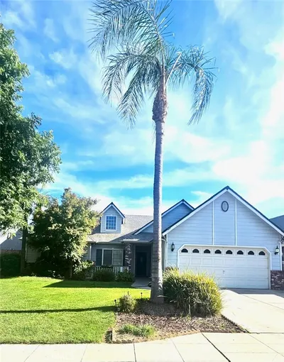 2559 E Fallbrook photo 2