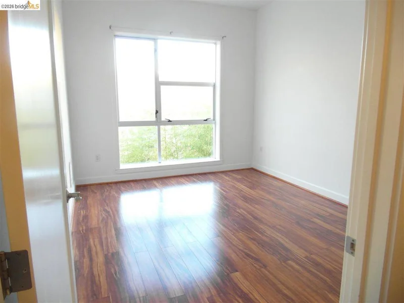 585 9Th St photo 2