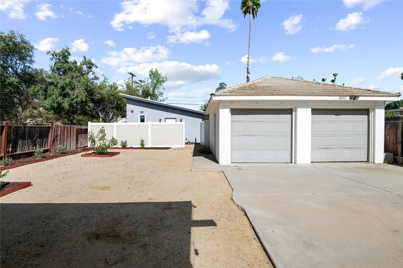 6652 Palm Avenue photo 2