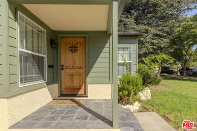 1050 Harvard Street photo 2