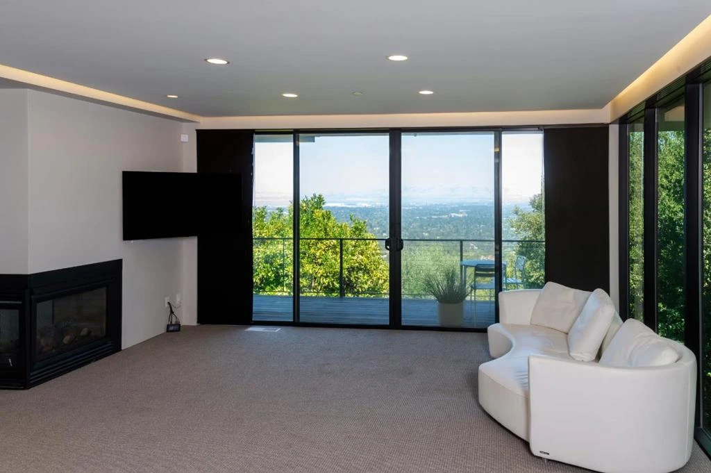 Interior 4