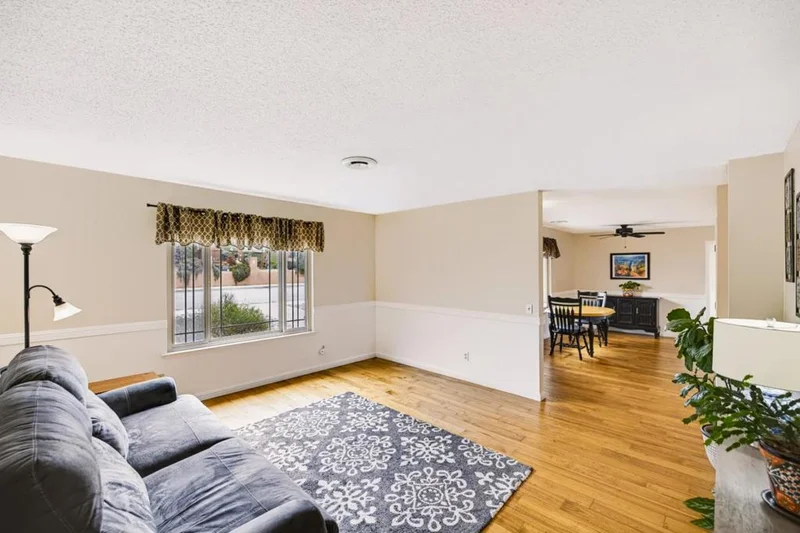 Photo 2 of 1841 Judson Street