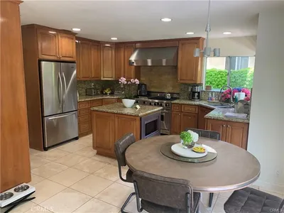 5013 Evanwood Avenue photo 2