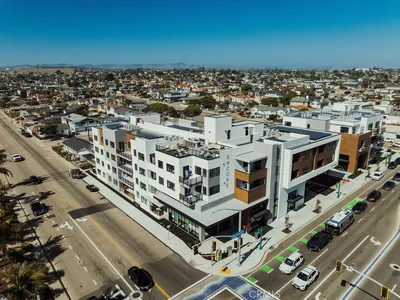 451 Grand Avenue W 322