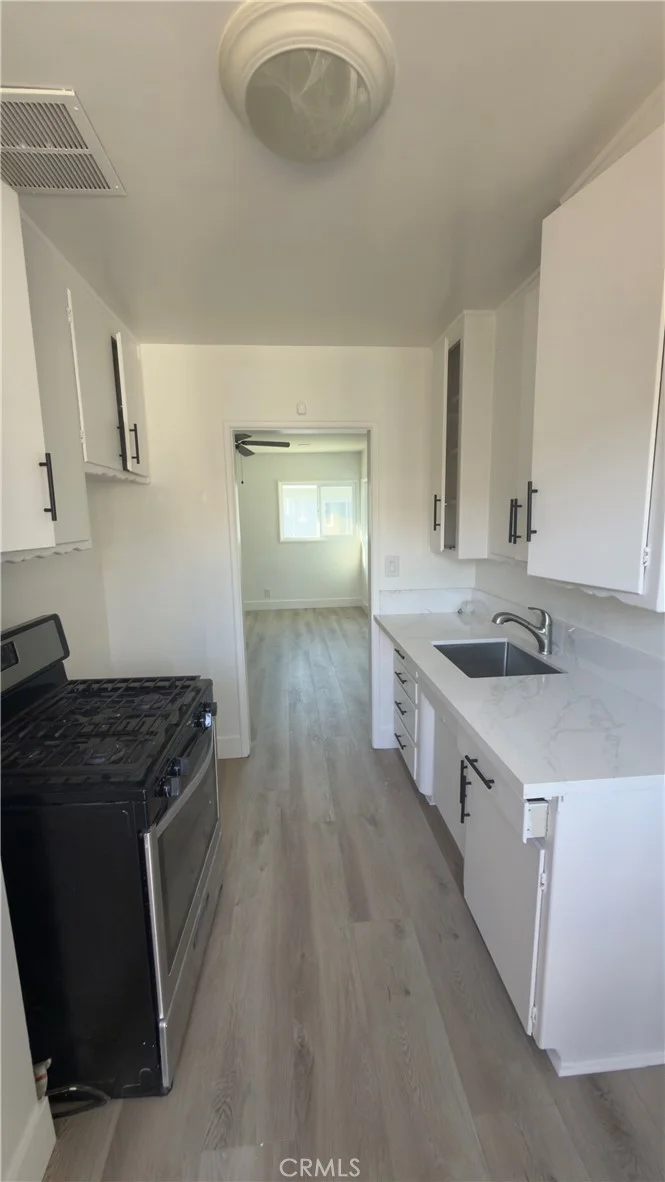 622 N Olive B photo 2