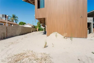 6651 Camellia Avenue photo 2