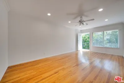 827 Lincoln Boulevard H photo 2